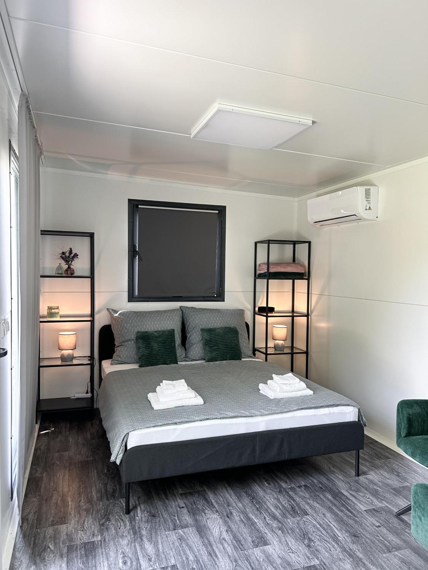 Appartement Tiny House Mezi Sklepy à Kobylí Extérieur photo