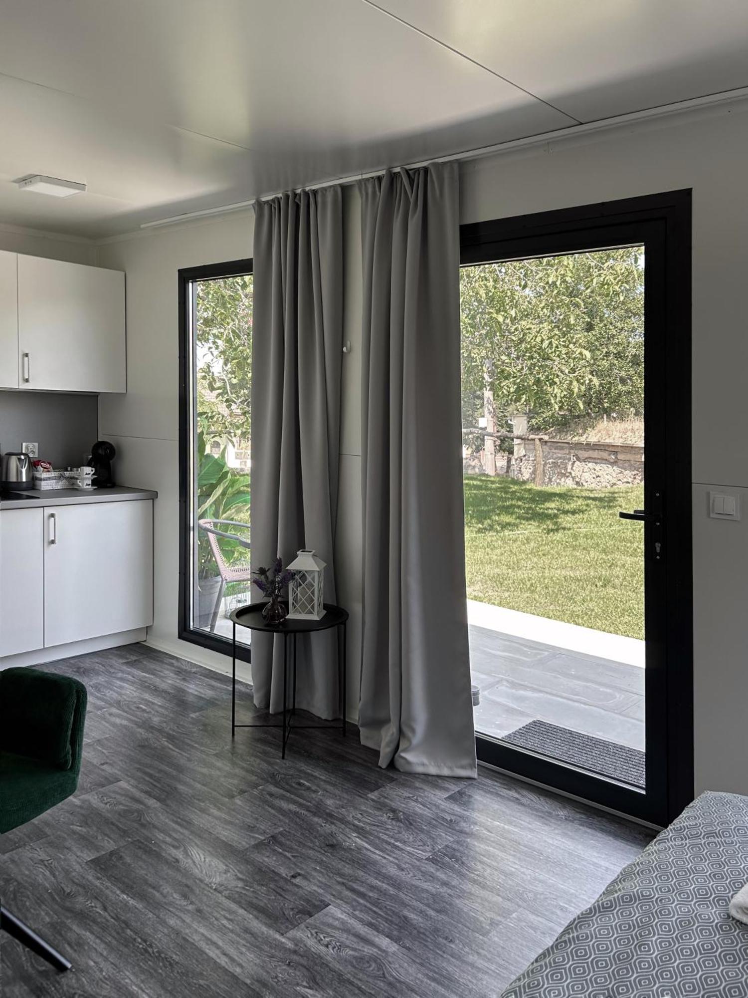 Appartement Tiny House Mezi Sklepy à Kobylí Extérieur photo