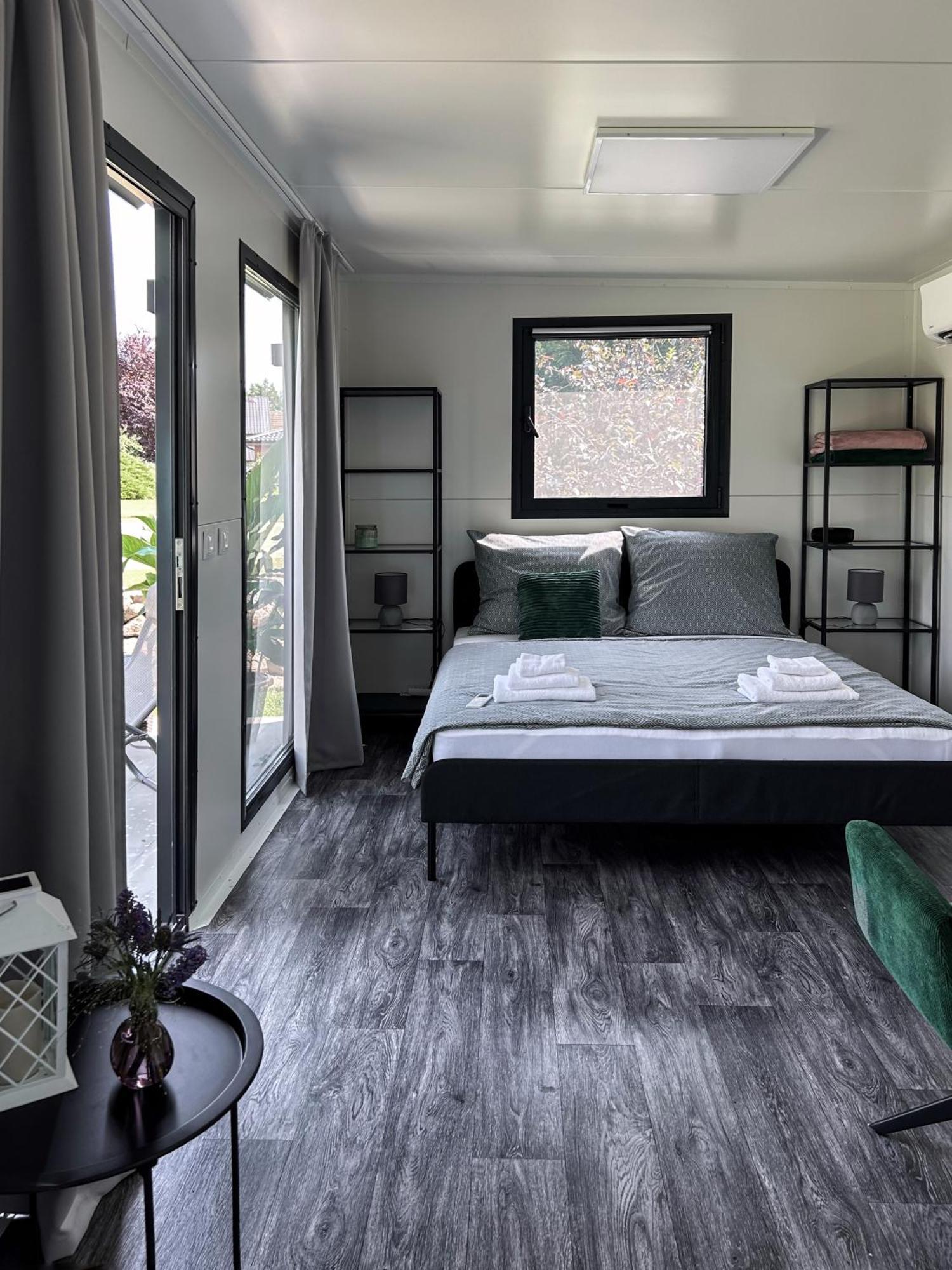 Appartement Tiny House Mezi Sklepy à Kobylí Extérieur photo