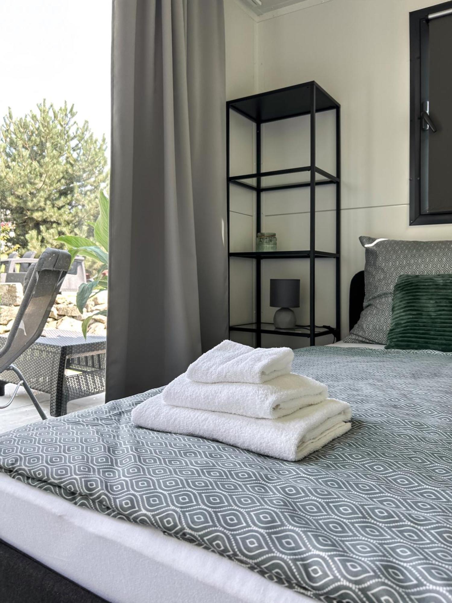 Appartement Tiny House Mezi Sklepy à Kobylí Extérieur photo