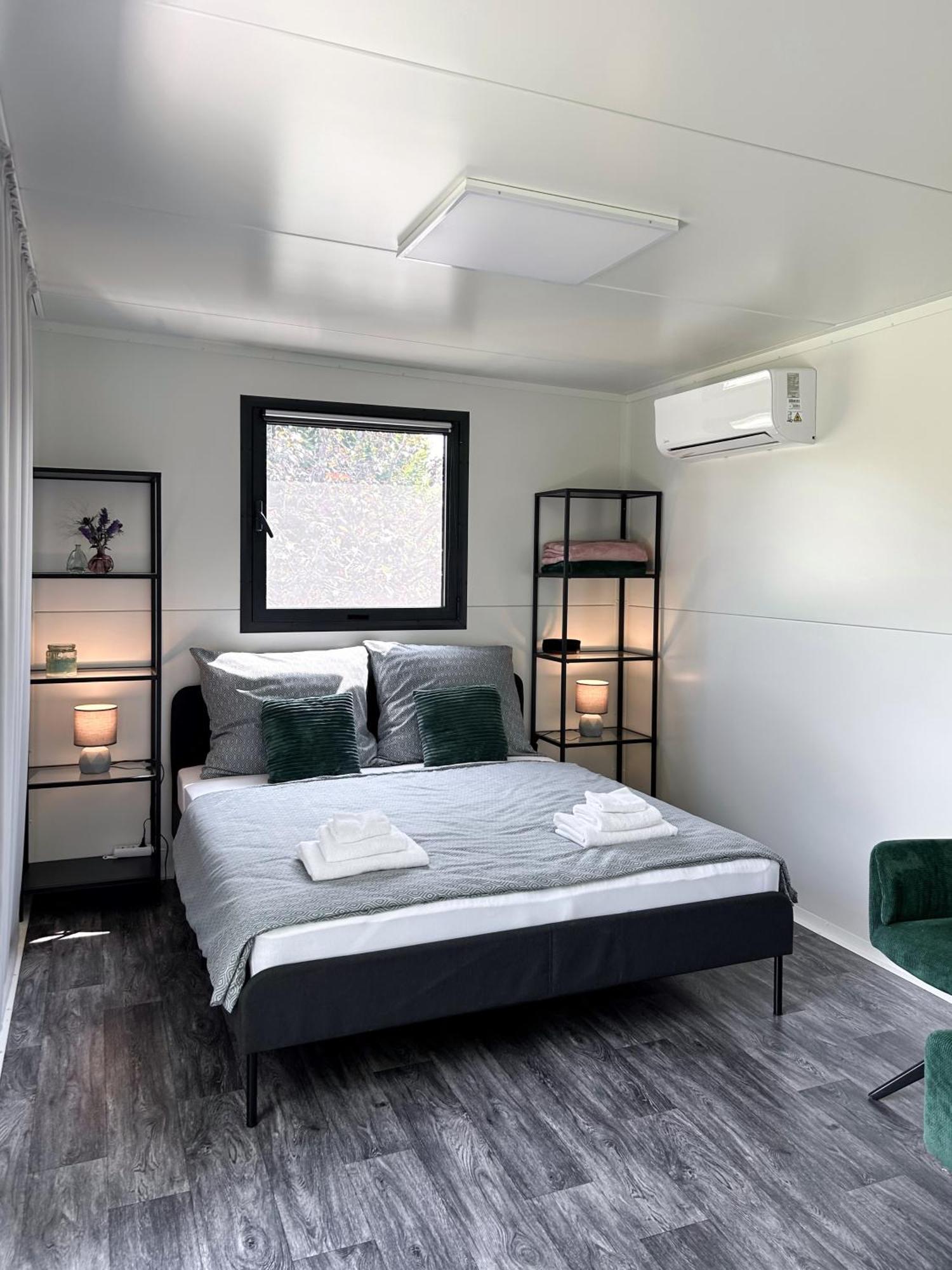 Appartement Tiny House Mezi Sklepy à Kobylí Extérieur photo